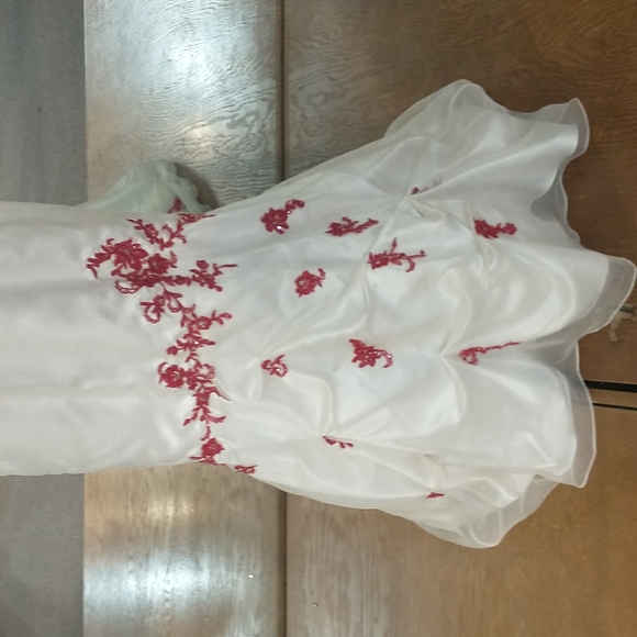 Red and white prom dress - Picture 4 of 9